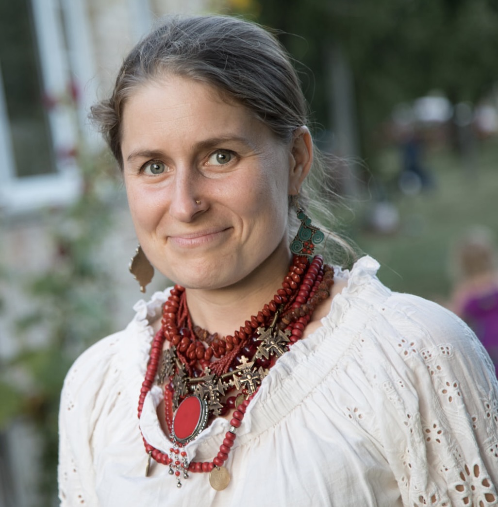 Folk artist awarded 2025 REACH Mentorship